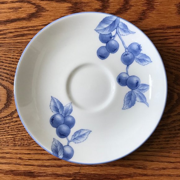 Tiffany & Co Nature Teacup Saucer Set White Blue Blueberry China RARE - Picture 5 of 10